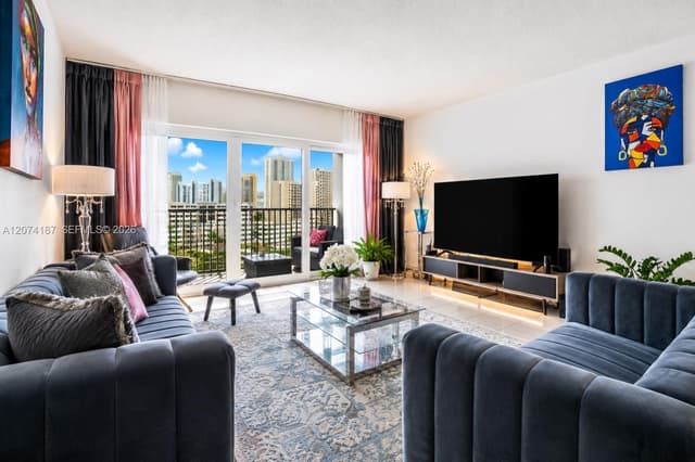 300 Bayview Dr # 807, Sunny Isles Beach FL 33160 - Sunny Isles Beach, FL - Photo 3
