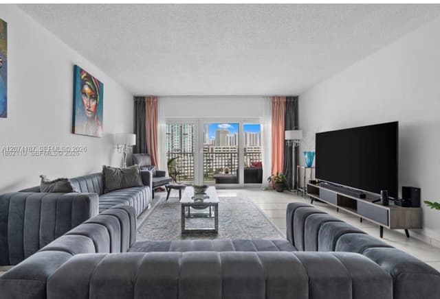 300 Bayview Dr # 807, Sunny Isles Beach FL 33160 - Sunny Isles Beach, FL - Photo 4