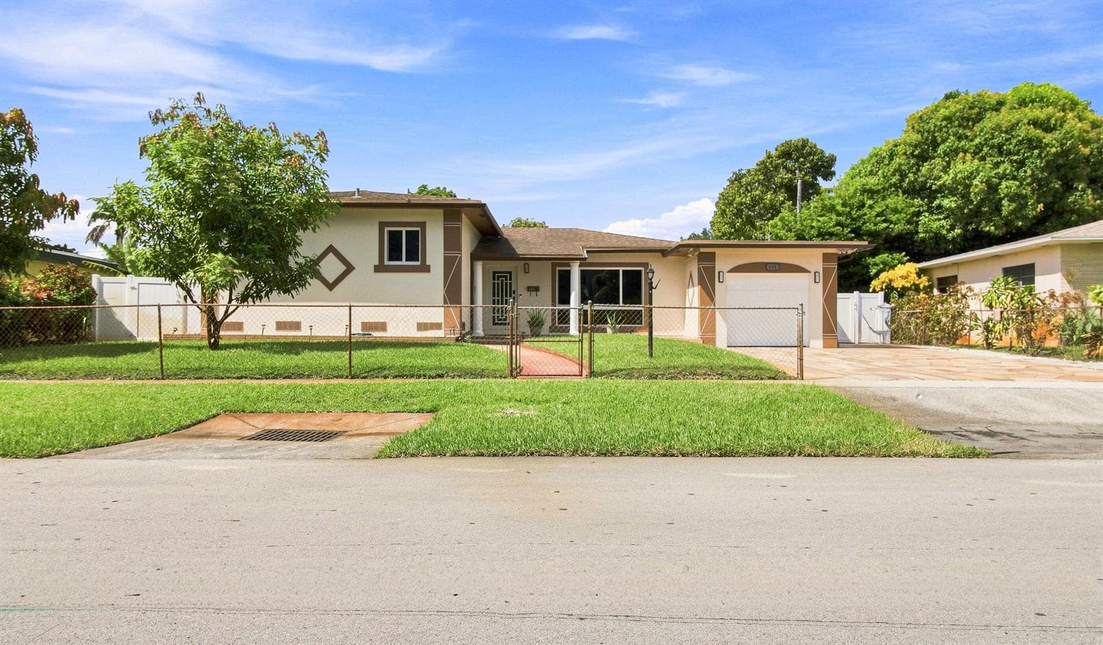 655 W MELROSE Circle, Fort Lauderdale FL 33312