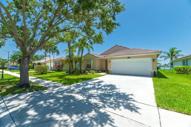 19200 NW 24TH Court, Pembroke Pines FL 33029 - Pembroke Pines, FL - Photo 2