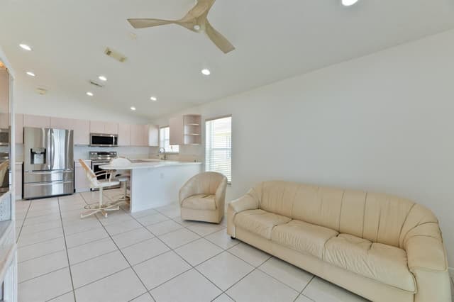 19200 NW 24TH Court, Pembroke Pines FL 33029 - Pembroke Pines, FL - Photo 6
