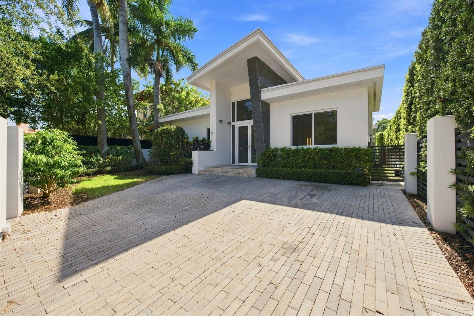 121 S GORDON Road, Fort Lauderdale FL 33301 - Fort Lauderdale, FL - Photo 1