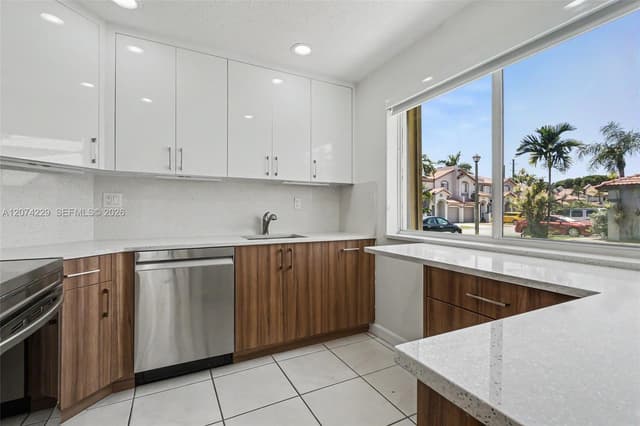 5118 NW 115th Ct, Doral FL 33178 - Doral, FL - Photo 4
