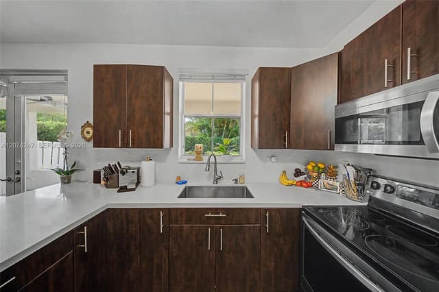 13868 SW 38th Ter, Miami FL 33175 - Miami, FL - Photo 7