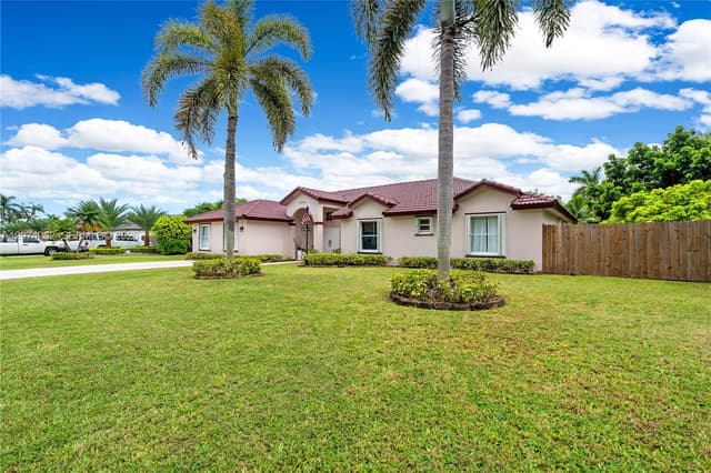 28565 SW 158th Ct, Homestead FL 33033 - Homestead, FL - Photo 2