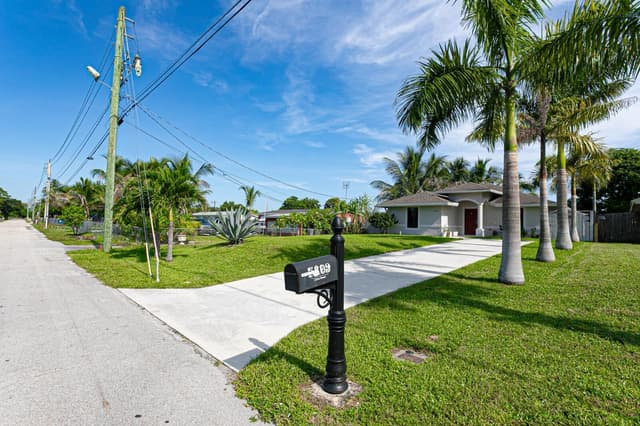 5803 Lime Road, West Palm Beach FL 33413 - West Palm Beach, FL - Photo 2