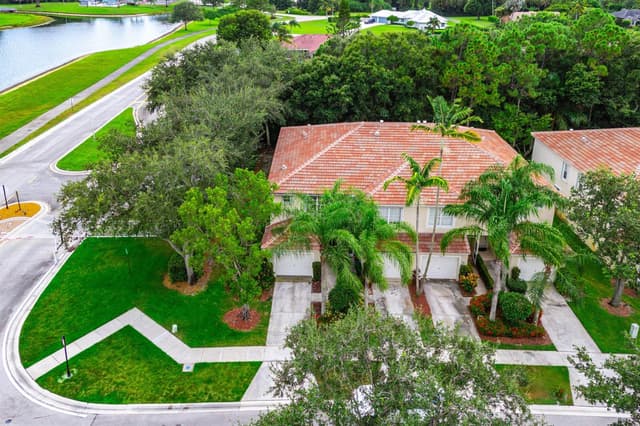 9650 Lago Drive, Boynton Beach FL 33472 - Boynton Beach, FL - Photo 3