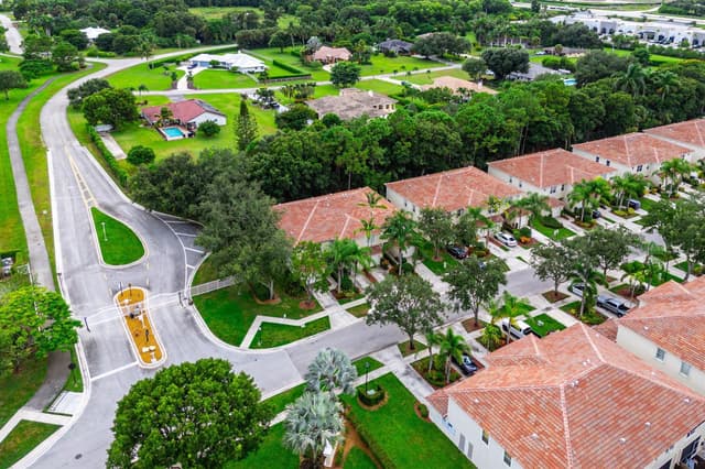 9650 Lago Drive, Boynton Beach FL 33472 - Boynton Beach, FL - Photo 5