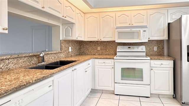 1400 SW 131st Way # 305Q, Pembroke Pines FL 33027 - Pembroke Pines, FL - Photo 6
