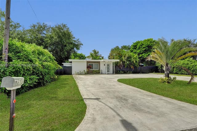 6104 SW 33rd St, Miramar FL 33023 - Miramar, FL - Photo 2