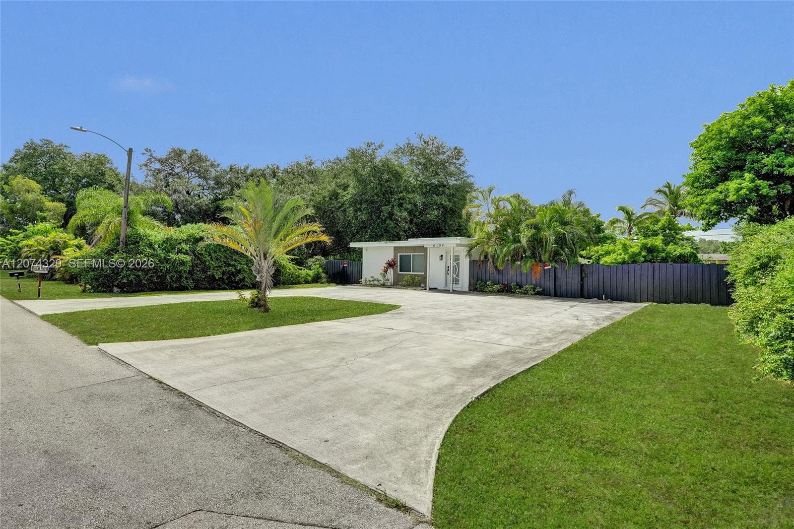 6104 SW 33rd St, Miramar FL 33023 - Miramar, FL - Photo 1