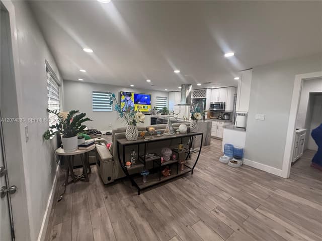 1201 N 70th Way, Hollywood FL 33024 - Hollywood, FL - Photo 5