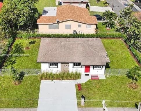 302 NW 9th St, Hallandale Beach FL 33009 - Hallandale Beach, FL - Photo 2
