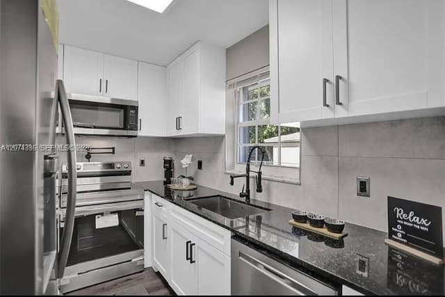 302 NW 9th St, Hallandale Beach FL 33009 - Hallandale Beach, FL - Photo 5