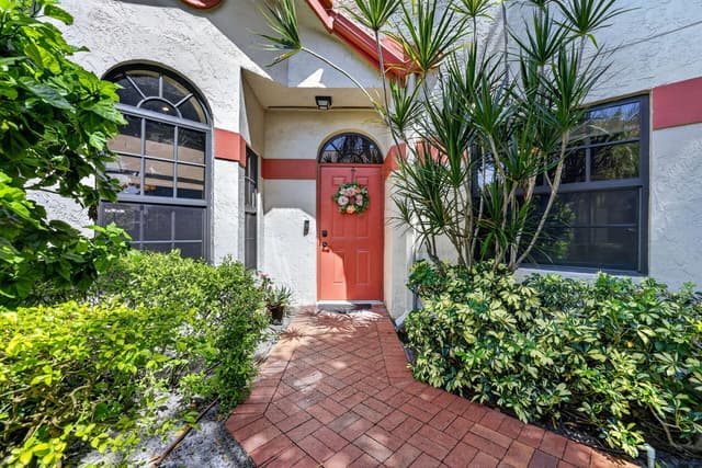 7548 Lexington Club Boulevard Apt A, Delray Beach FL 33446 - Delray Beach, FL - Photo 2