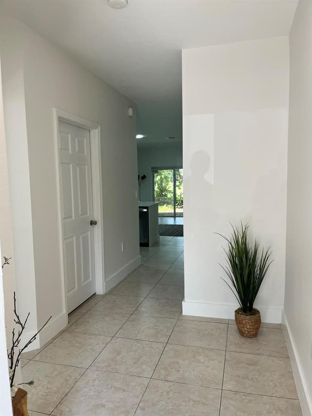 4414 WOODLAND Circle, Tamarac FL 33319 - Tamarac, FL - Photo 3