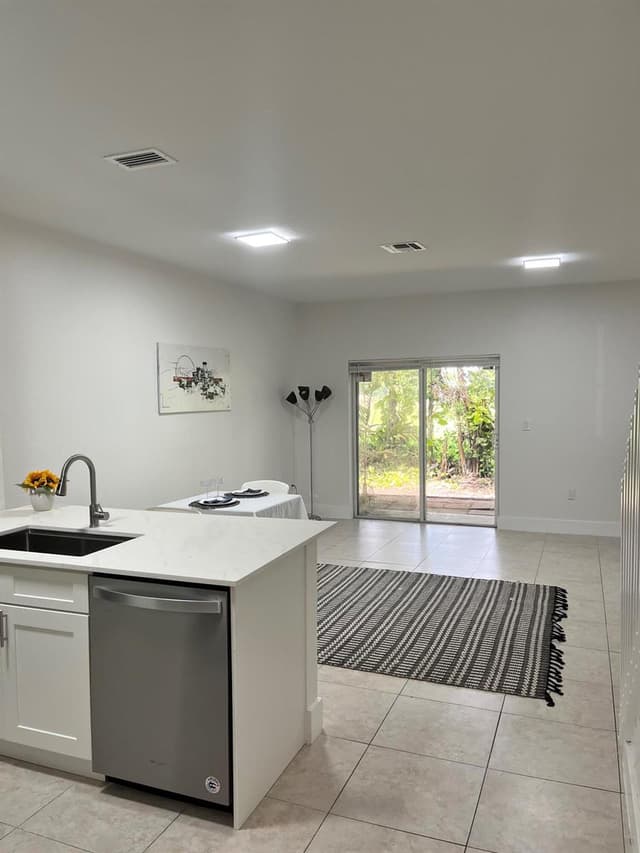 4414 WOODLAND Circle, Tamarac FL 33319 - Tamarac, FL - Photo 4