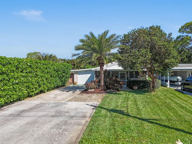 2401 COUNTRY OAKS, Palm Beach Gardens FL 33410 - Palm Beach Gardens, FL - Photo 2