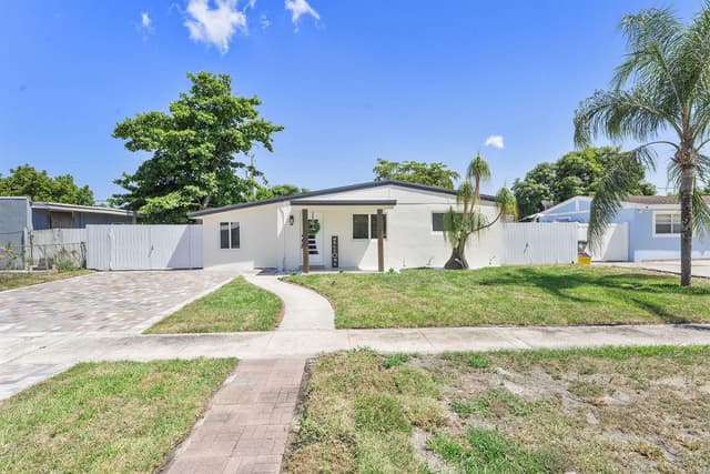 416 Tuskegee Drive, Lake Worth FL 33462 - Lake Worth, FL - Photo 3