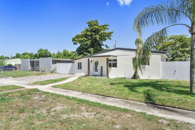 416 Tuskegee Drive, Lake Worth FL 33462 - Lake Worth, FL - Photo 4