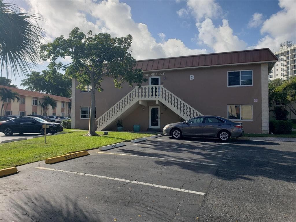 124 NE 19TH Court # 111B, Wilton Manors FL 33305 - Wilton Manors, FL - Photo 1