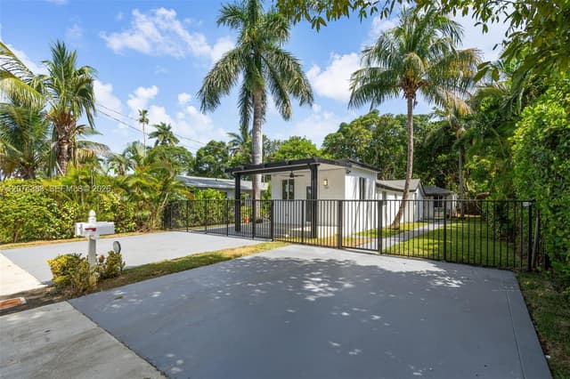 330 NW 82nd Ter, Miami FL 33150 - Miami, FL - Photo 3
