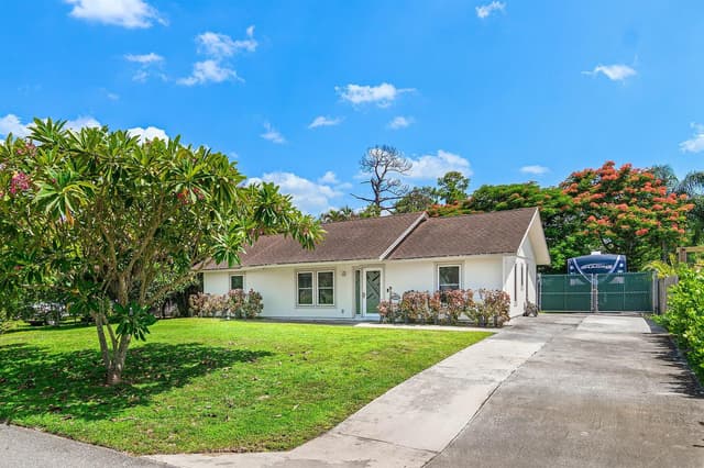 7442 Canal Drive, Lake Worth FL 33467 - Lake Worth, FL - Photo 2