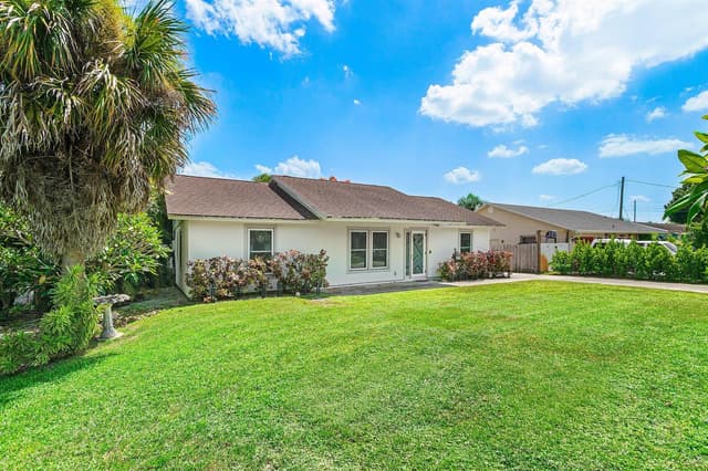 7442 Canal Drive, Lake Worth FL 33467 - Lake Worth, FL - Photo 4
