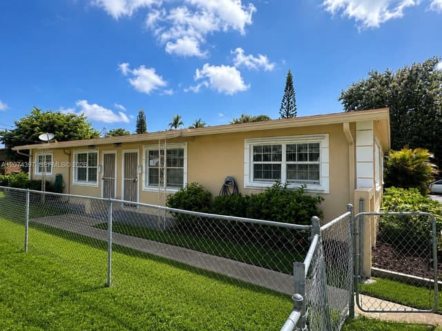 512 SW 10th St, Hallandale Beach FL 33009 - Hallandale Beach, FL - Photo 3