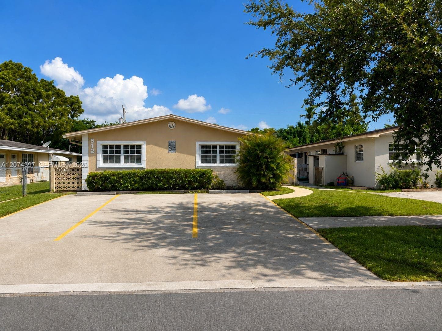 512 SW 10th St, Hallandale Beach FL 33009 - Hallandale Beach, FL - Photo 1
