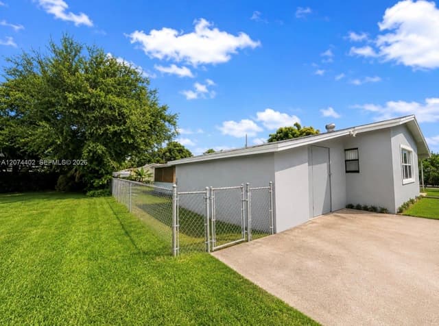 3861 NW 6th St, Lauderhill FL 33311 - Lauderhill, FL - Photo 2