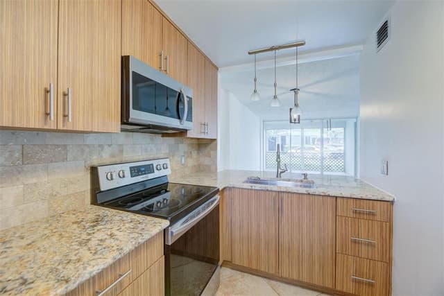 113 ROYAL PARK Drive # 1H, Oakland Park FL 33309 - Oakland Park, FL - Photo 4