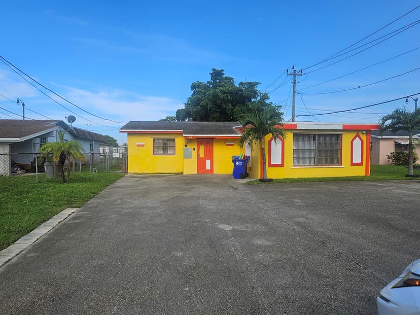 1081 NW 24th Avenue, Pompano Beach FL 33069