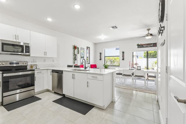 11438 W 34th Ct # 11438, Hialeah FL 33018 - Hialeah, FL - Photo 2