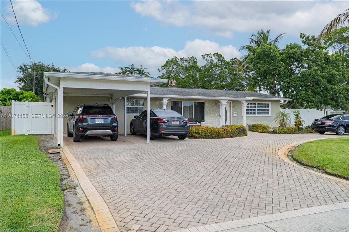 5561 SW 13th St, Plantation FL 33317 - Plantation, FL - Photo 1