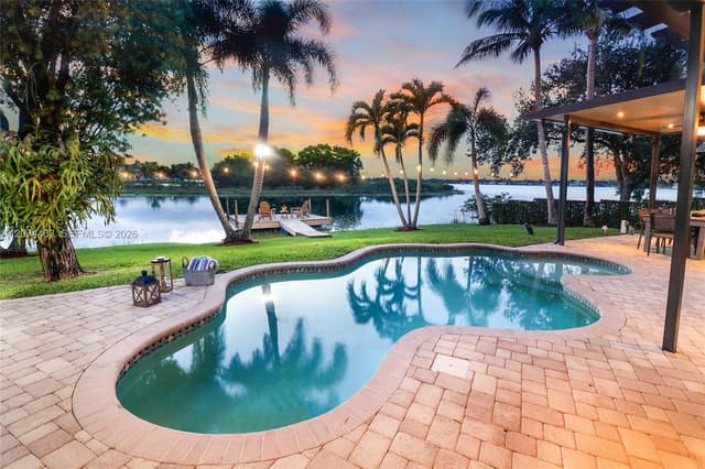 1108 NW 180th Ave, Pembroke Pines FL 33029 - Pembroke Pines, FL - Photo 3
