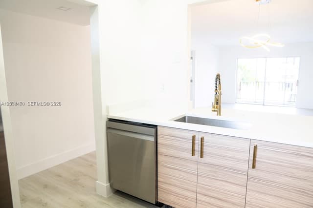 220 SW 9th Ave # 306, Hallandale Beach FL 33009 - Hallandale Beach, FL - Photo 5