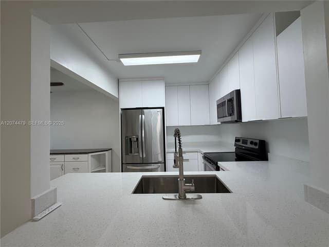 423 NE 210th Cir Ter # 25, Miami FL 33179 - Miami, FL - Photo 2