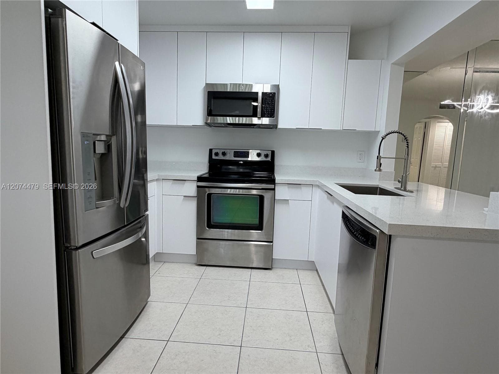 423 NE 210th Cir Ter # 25, Miami FL 33179 - Miami, FL - Photo 1