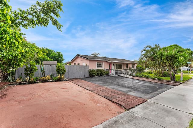 1010 SW 6TH Avenue, Deerfield Beach FL 33441 - Deerfield Beach, FL - Photo 2