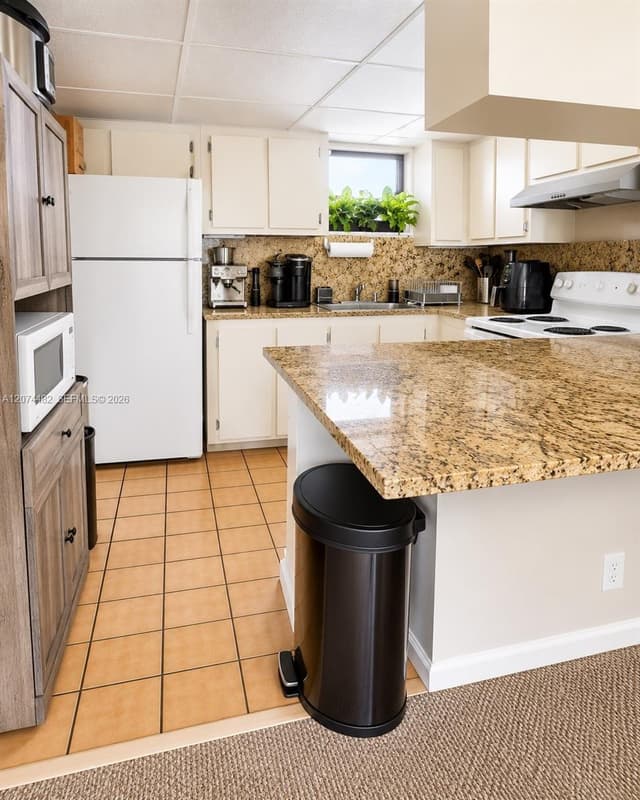 8290 Lake Dr # 426, Doral FL 33166 - Doral, FL - Photo 2