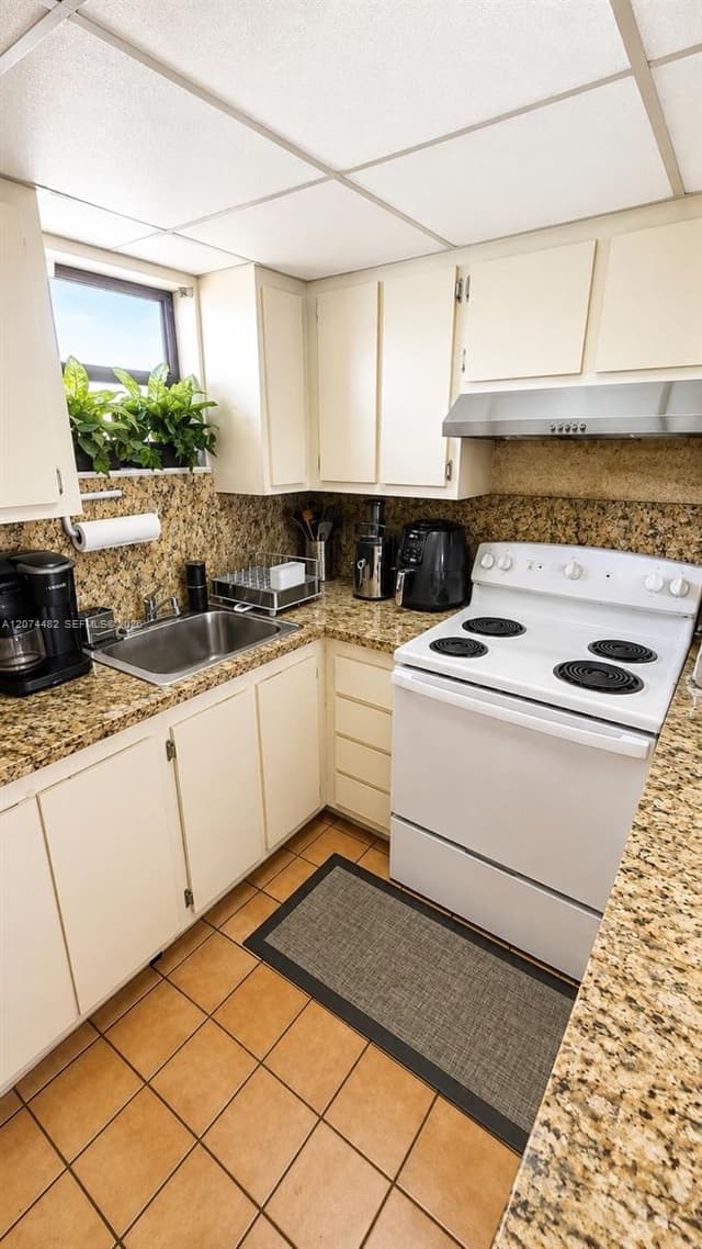 8290 Lake Dr # 426, Doral FL 33166 - Doral, FL - Photo 3