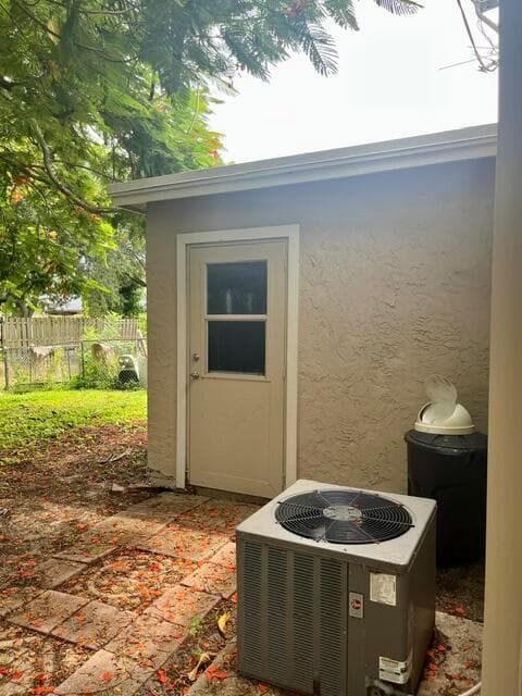 424 Jennings Avenue, FL 33463 - Photo 6