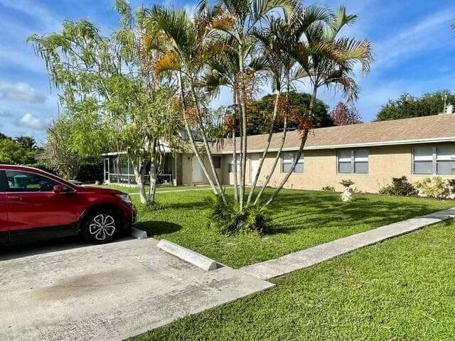 424 Jennings Avenue, FL 33463 - Photo 3