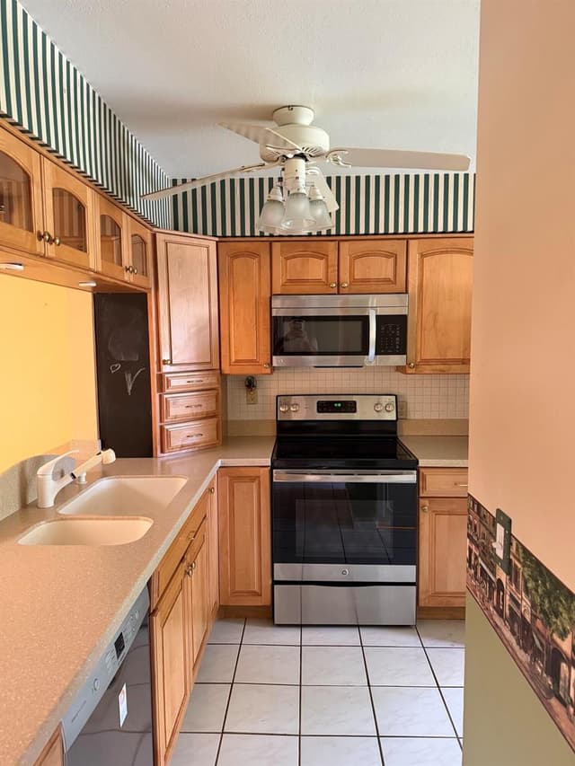 3704 ARELIA Drive N, Delray Beach FL 33445 - Delray Beach, FL - Photo 2