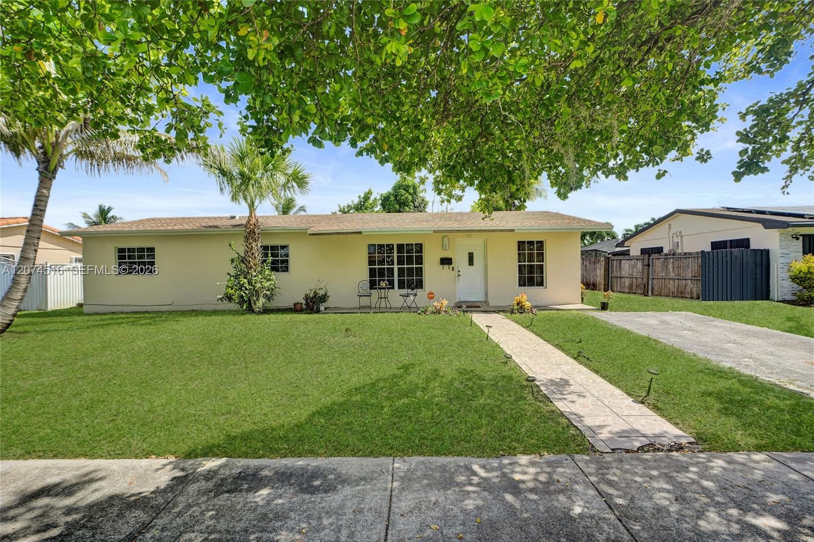 102 NE 206th Ter, Miami Gardens FL 33179 - Miami Gardens, FL - Photo 1