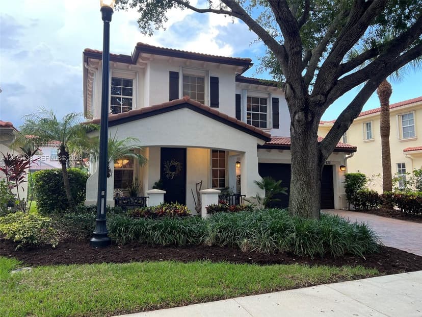 425 Pumpkin Dr, Palm Beach Gardens FL 33410