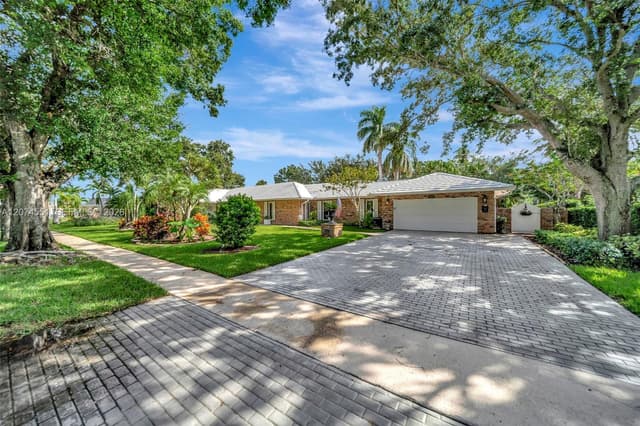 560 W Tropical Way, Plantation FL 33317 - Plantation, FL - Photo 4