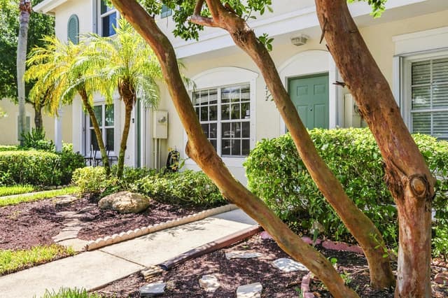 9872 NW 56th Place, Coral Springs FL 33076 - Coral Springs, FL - Photo 2