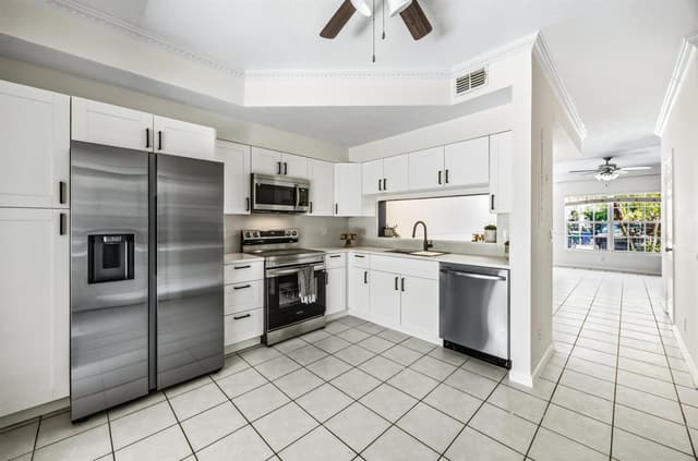9872 NW 56th Place, Coral Springs FL 33076 - Coral Springs, FL - Photo 4